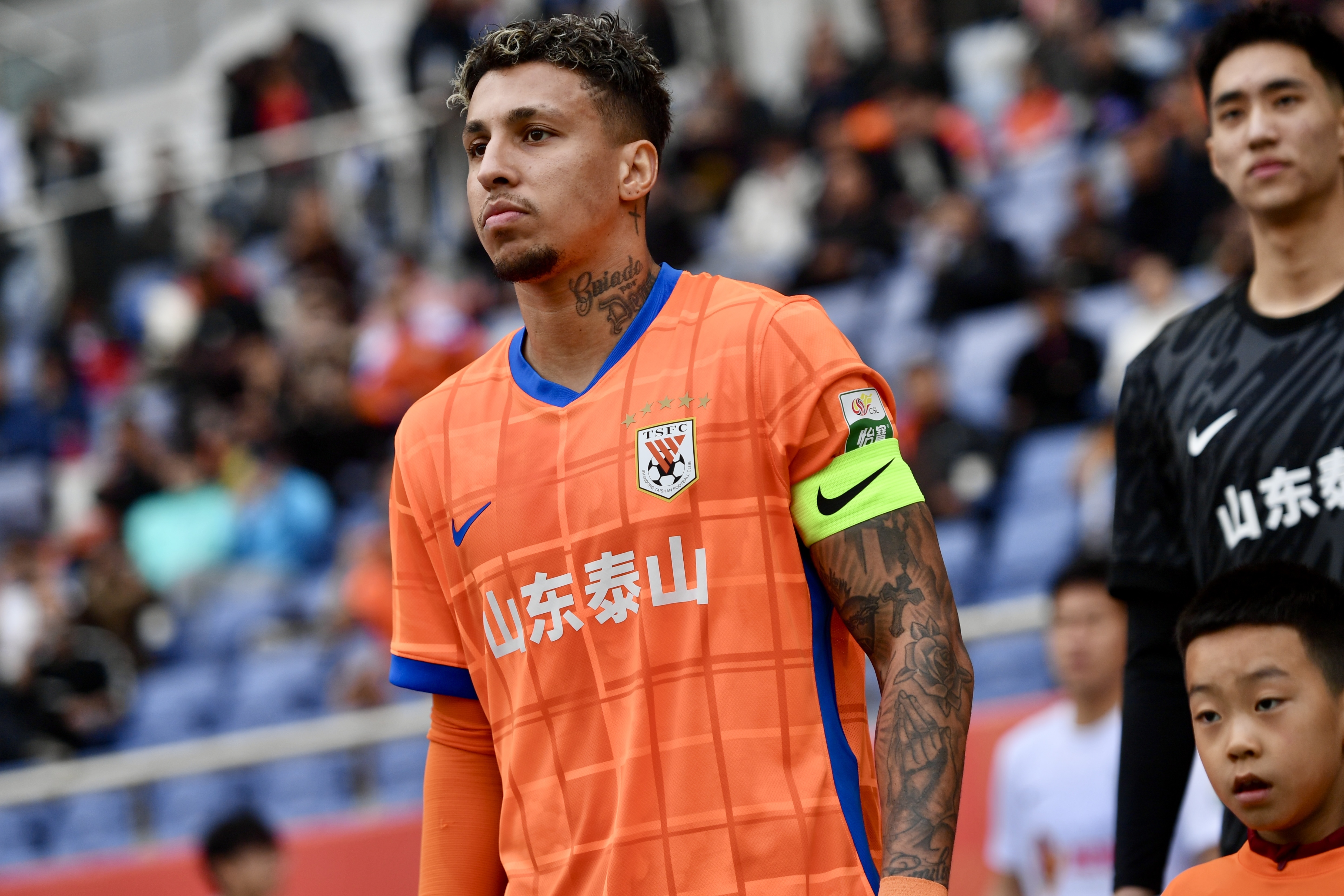 欧冠官网入口-鲁媒：克雷桑已抵达中国，泰山队教练组给彭啸、陈泽仕一周假期