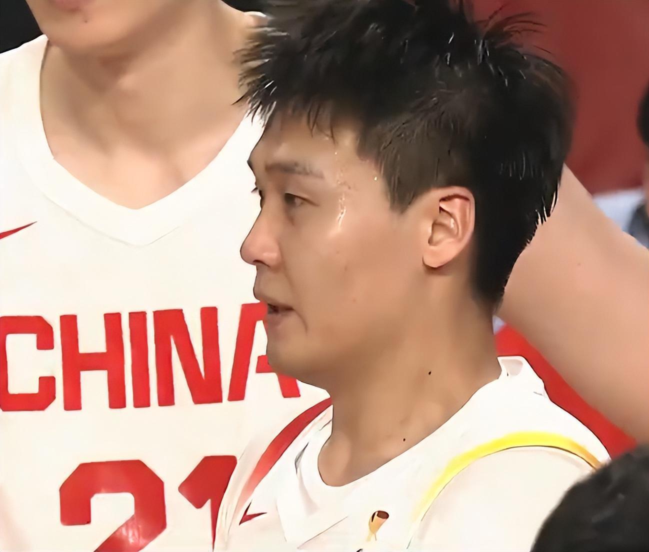 欧冠官网入口-中国男篮逆转后收获三喜讯！豪取两连胜晋级稳了，郭士强逃过一劫