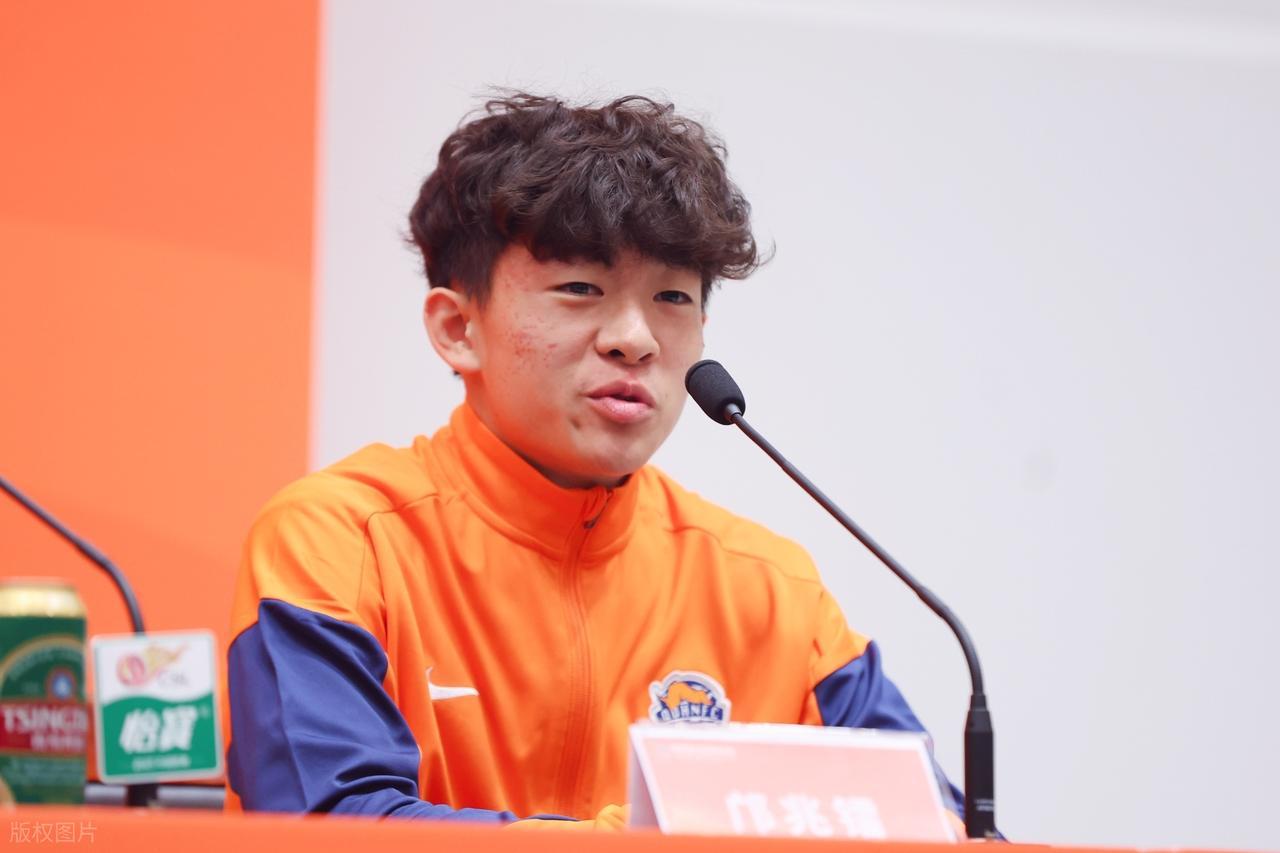 欧冠直播下载-争议！青岛海牛将邝兆镭列入B队，引发外界猜测，本人强调没伤病